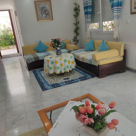 Etage De Villa Avec Jardin, Pres De L'Aireport Et Parking Prive Ariana Luaran gambar