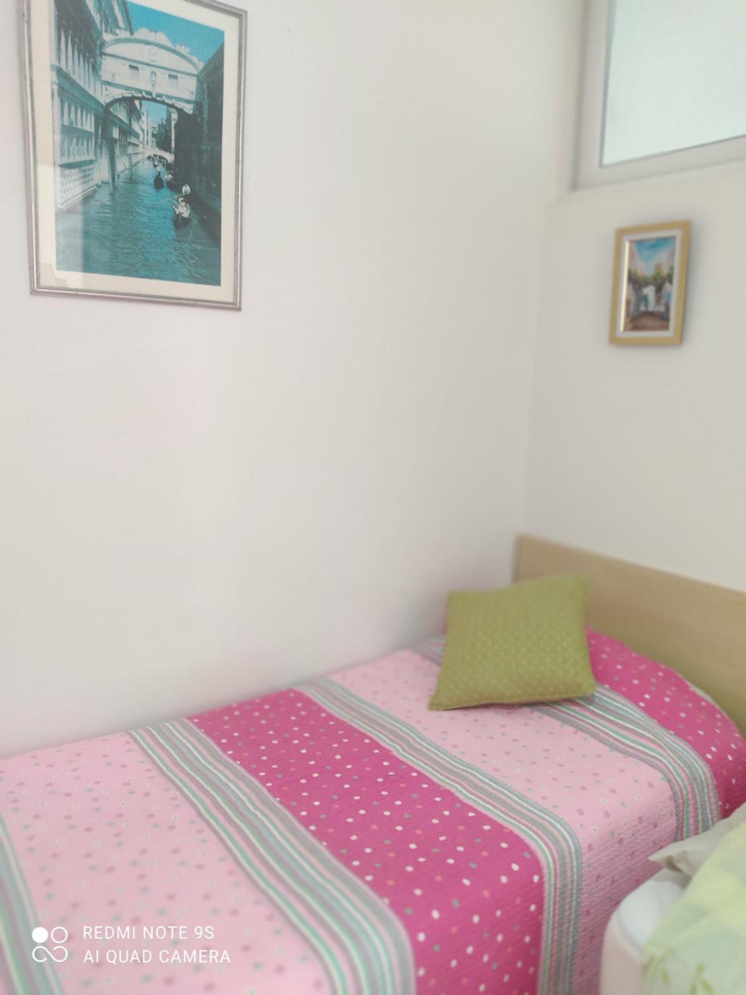 Etage De Villa Avec Jardin, Pres De L'Aireport Et Parking Prive Ariana Luaran gambar