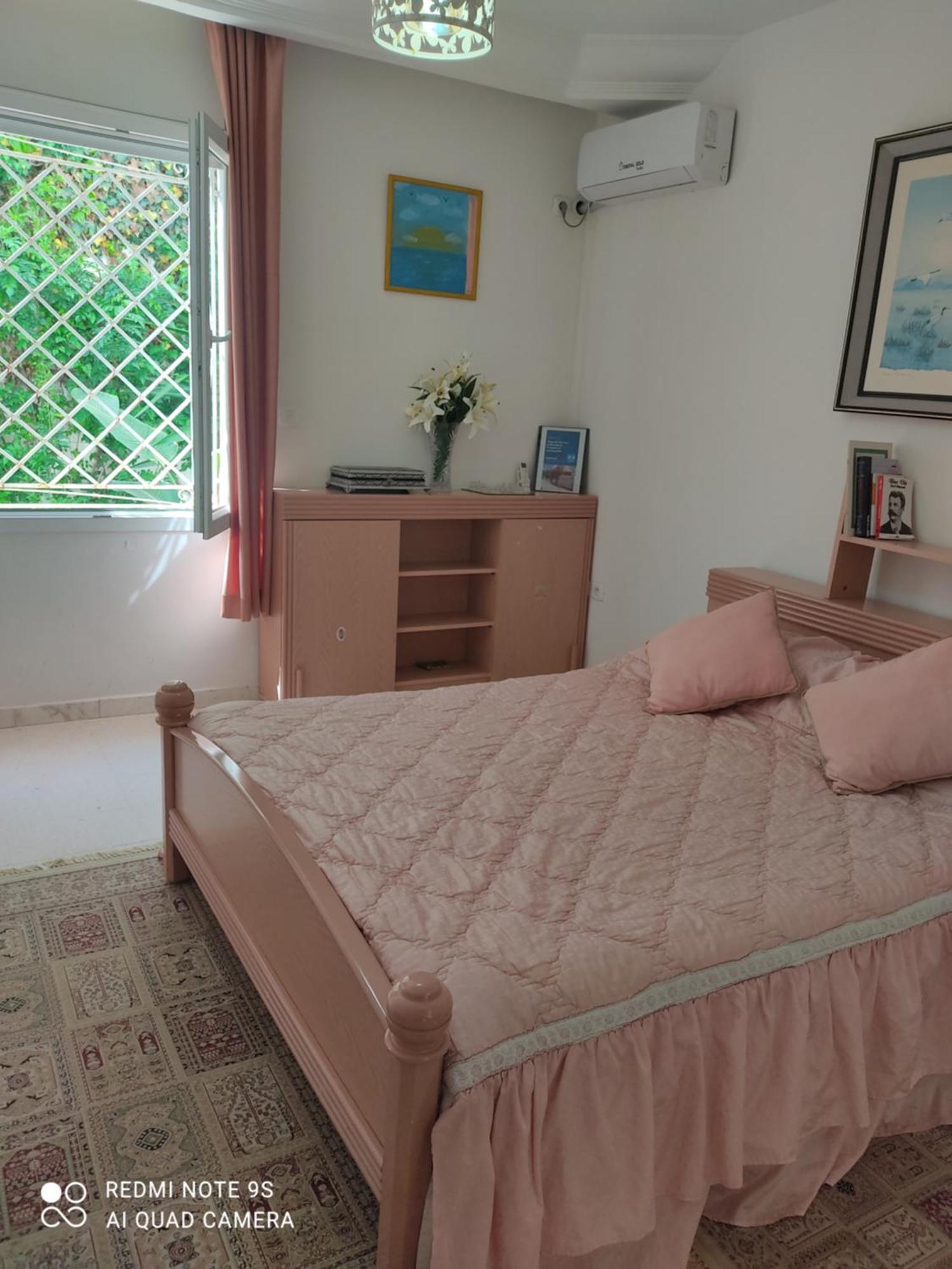 Etage De Villa Avec Jardin, Pres De L'Aireport Et Parking Prive Ariana Luaran gambar