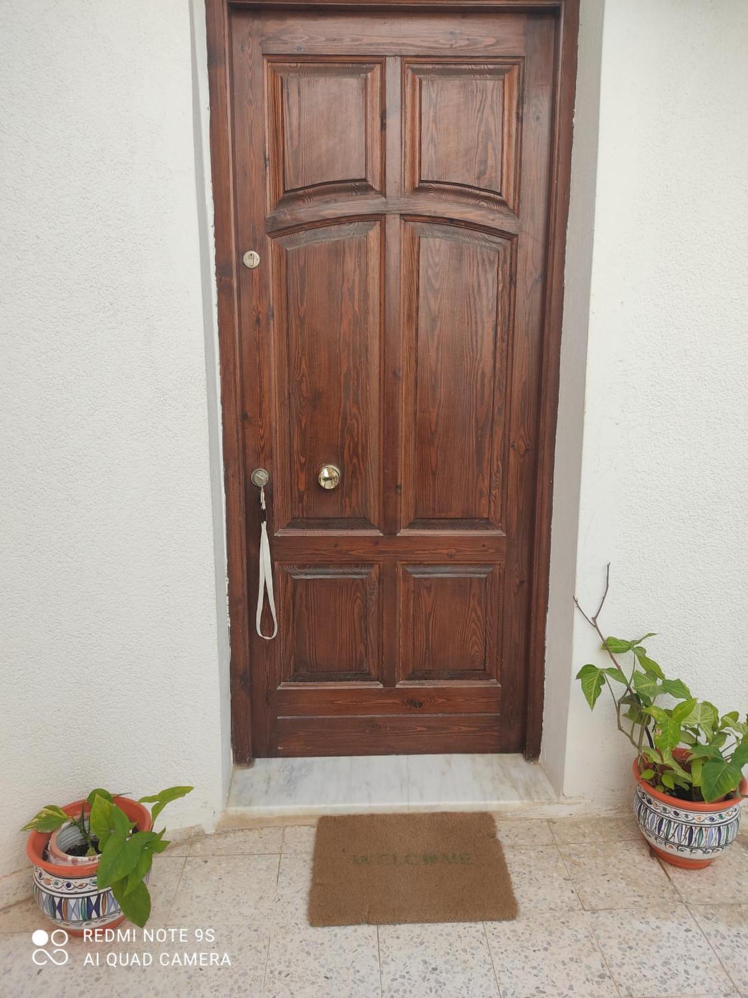 Etage De Villa Avec Jardin, Pres De L'Aireport Et Parking Prive Ariana Luaran gambar