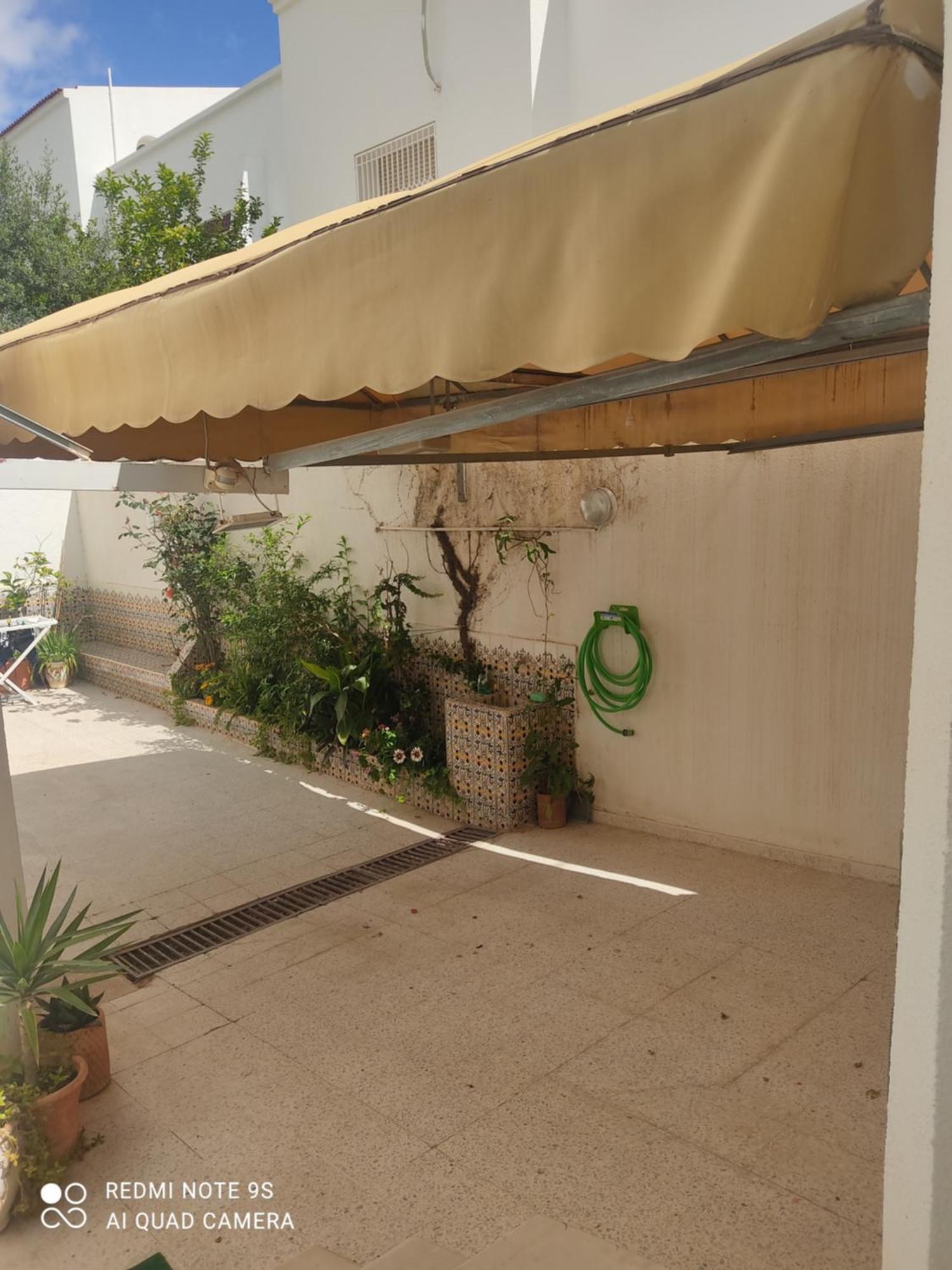 Etage De Villa Avec Jardin, Pres De L'Aireport Et Parking Prive Ariana Luaran gambar
