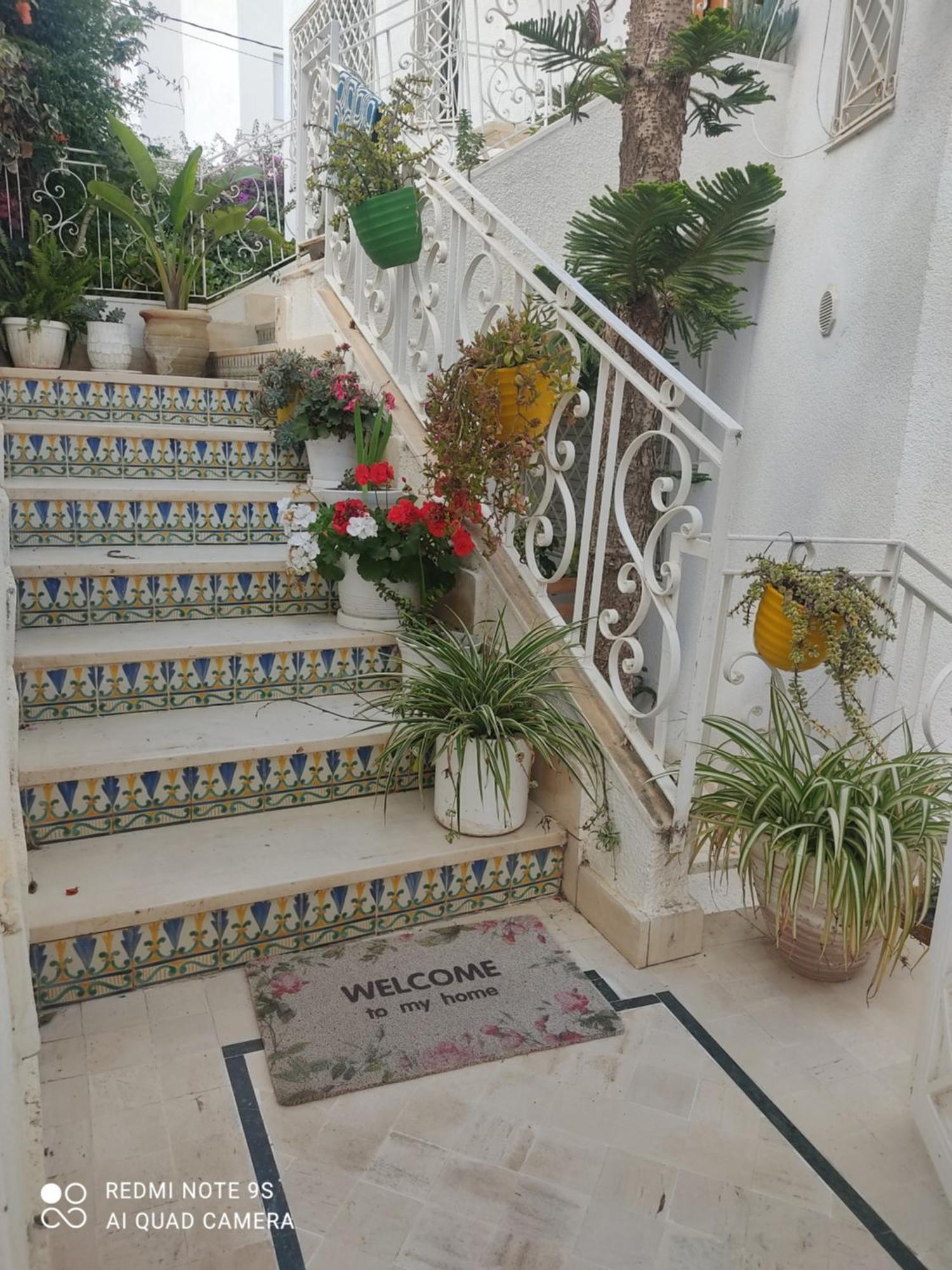 Etage De Villa Avec Jardin, Pres De L'Aireport Et Parking Prive Ariana Luaran gambar