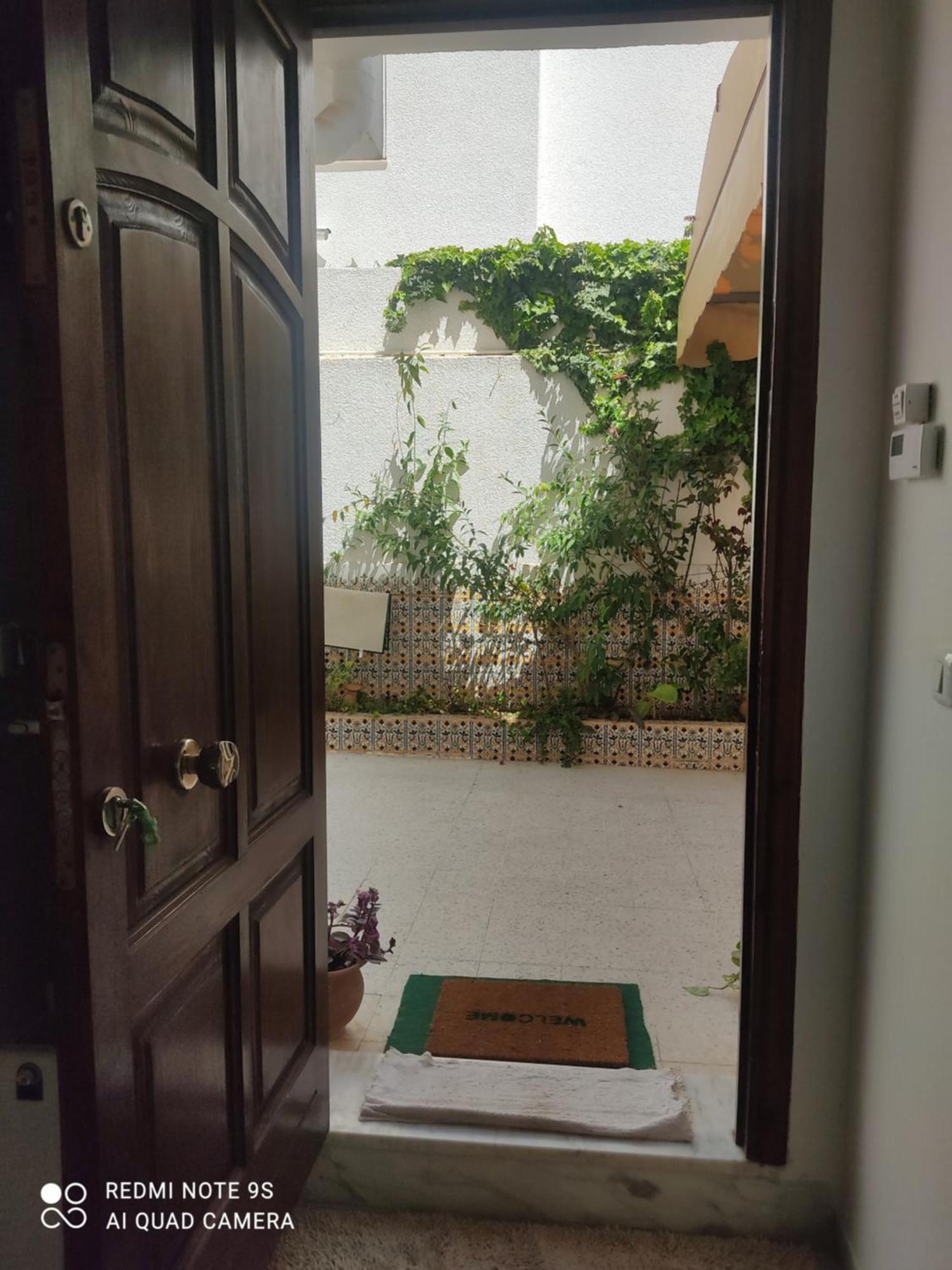 Etage De Villa Avec Jardin, Pres De L'Aireport Et Parking Prive Ariana Luaran gambar