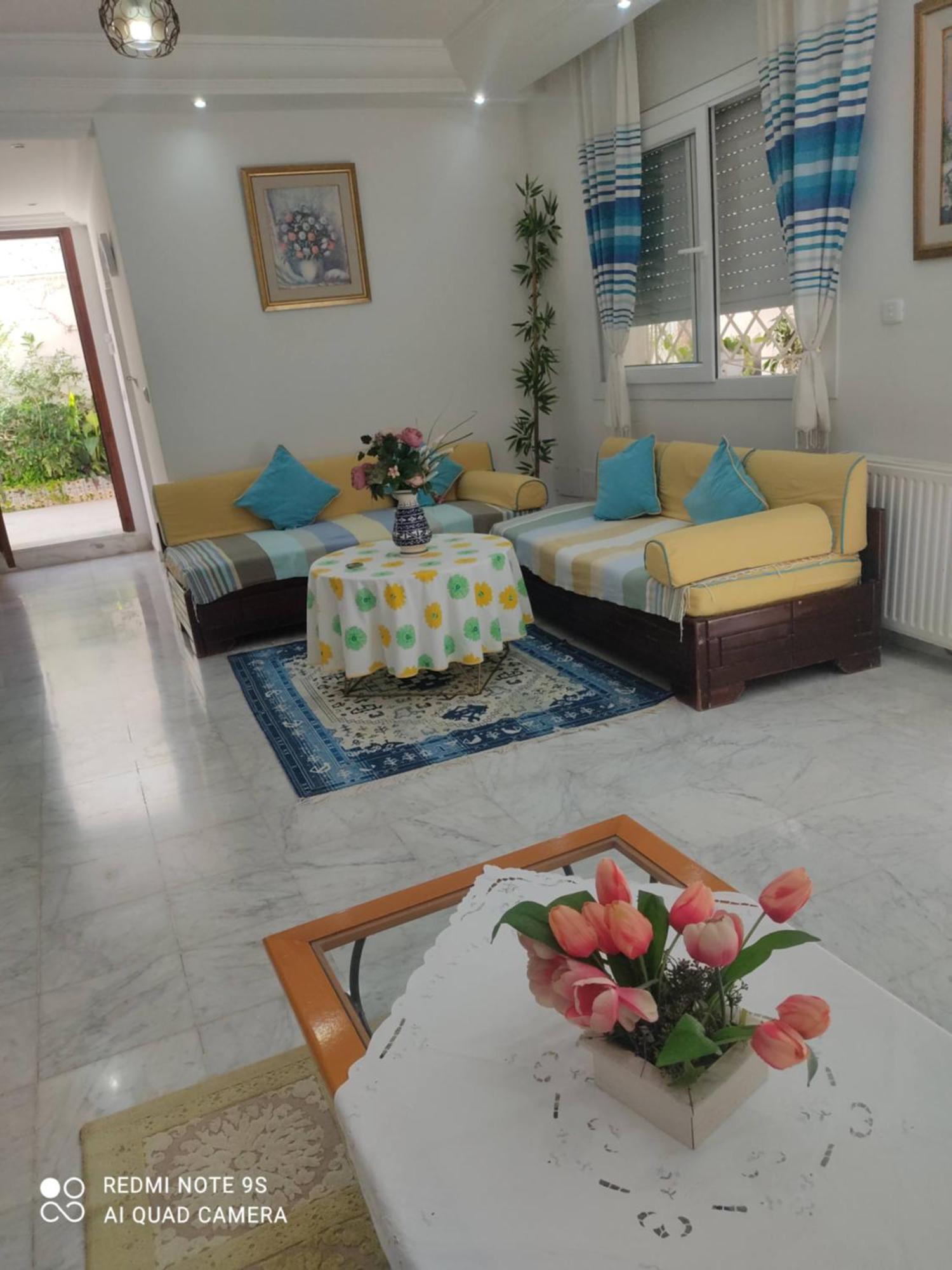 Etage De Villa Avec Jardin, Pres De L'Aireport Et Parking Prive Ariana Luaran gambar