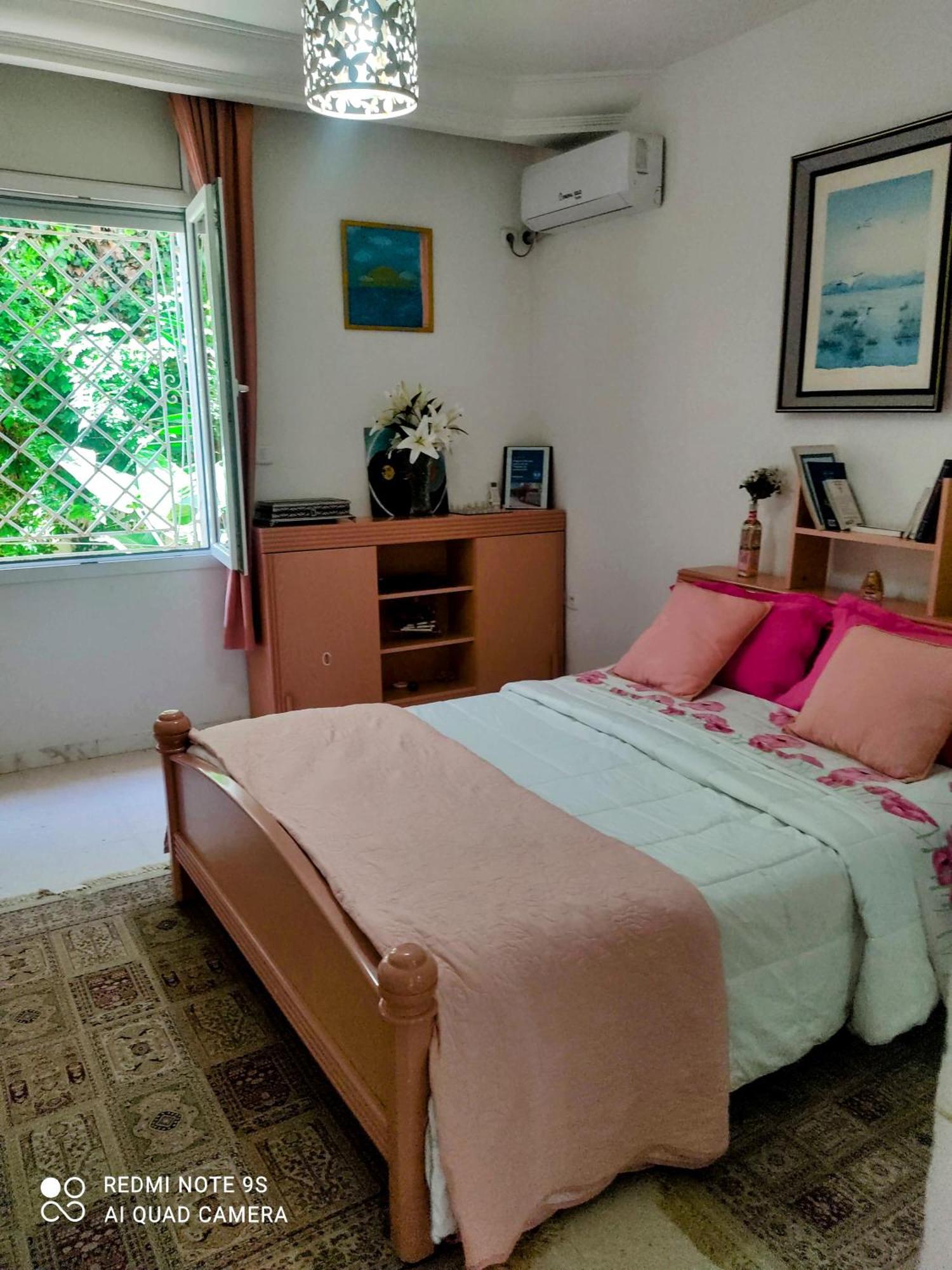 Etage De Villa Avec Jardin, Pres De L'Aireport Et Parking Prive Ariana Luaran gambar