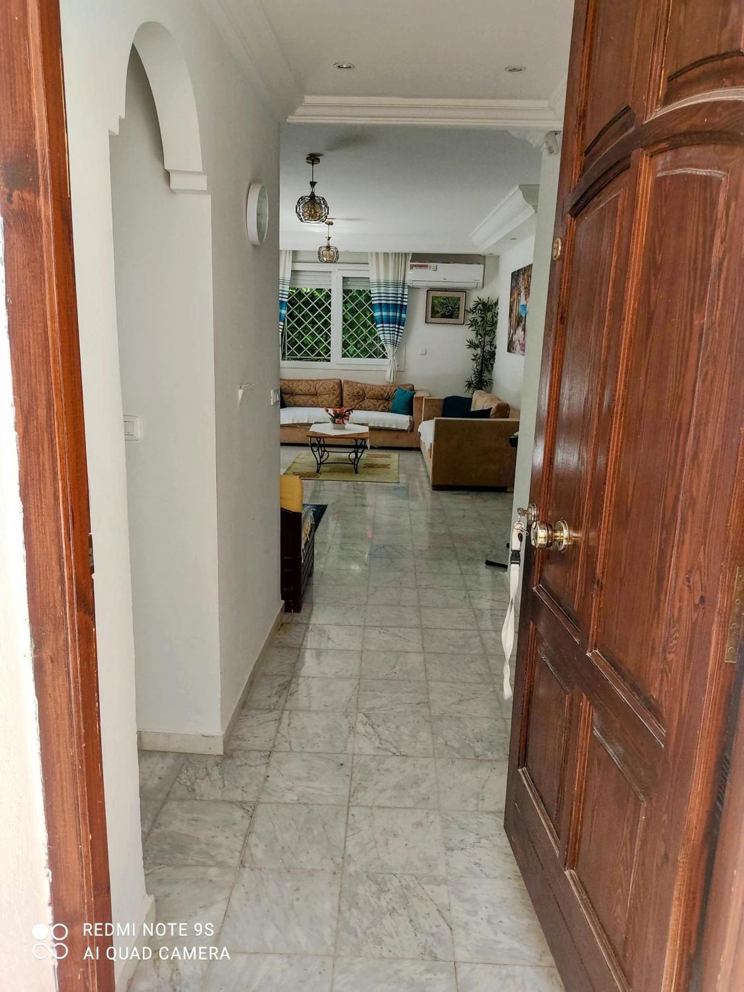 Etage De Villa Avec Jardin, Pres De L'Aireport Et Parking Prive Ariana Luaran gambar