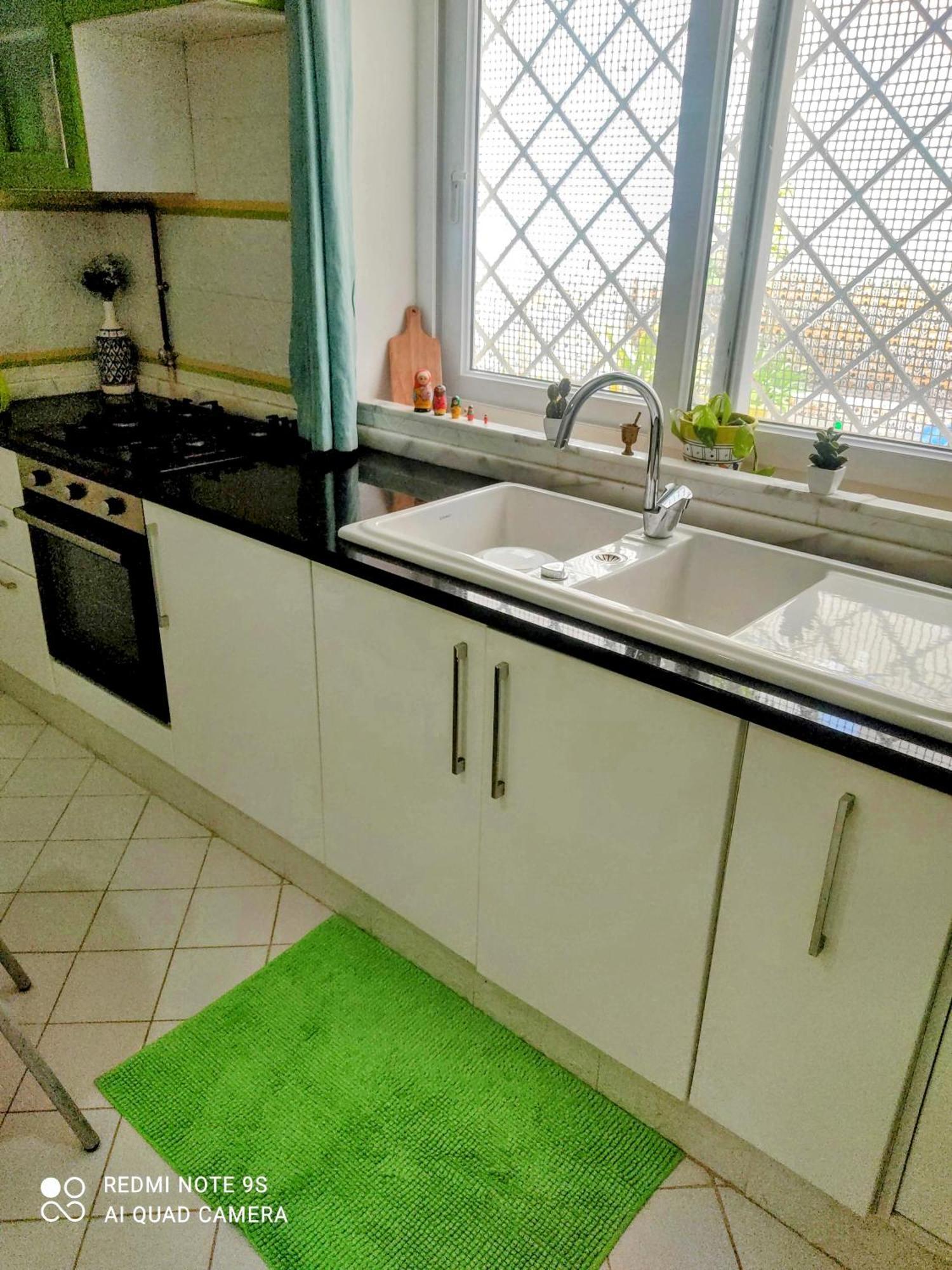 Etage De Villa Avec Jardin, Pres De L'Aireport Et Parking Prive Ariana Luaran gambar
